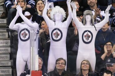 C'est une belle nuit pour un Winnipeg blanc.
À tous les fans de @nhljets, partagez vos vidéos ...