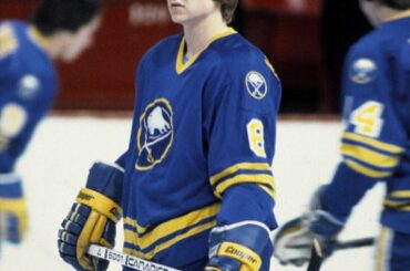 #TBT: Phil Housley a été désigné par le @BuffaloSabres comme 6ème choix au total des ...