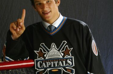 À main levée ... qui est heureux après avoir été sélectionné premier au classement général. #FlashbackFriday ...