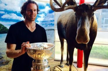 Retour à l'endroit où tout a commencé.

Duncan Keith a amené Stanley à l'endroit o ...