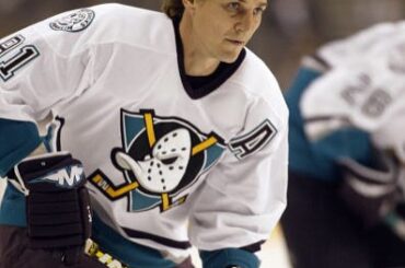 Au cours de la saison morte 2003, Sergei a signé avec les Mighty Ducks d’Anaheim. Avec eux...