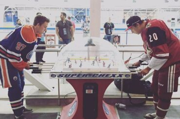 McDavid vs. Strome: édition de hockey-bulle. #NHLPARookieShowcase (: @nhlpa_offici ...