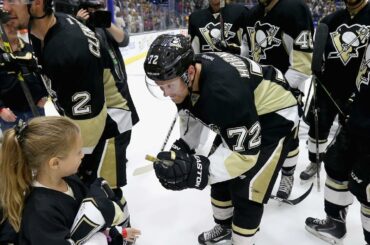Des équipes à la communauté. #HockeyvilleUSA ...