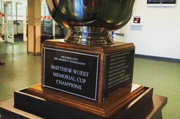 Ce soir à 19 heures, les champions en titre @bluejacketsnhl affrontent l'hôte @detro ...