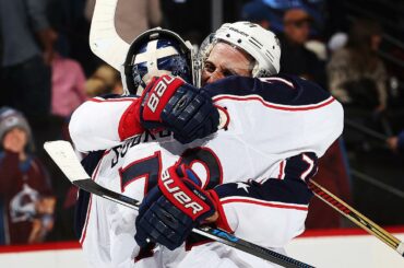 Embrassez votre gardien aujourd'hui. #hockeyhugs ...