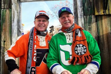 Mark et Marty Howe: reconnaissant pour le hockey mais encore plus reconnaissant pour la famille. #Mac...