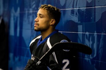 Lorsque vous êtes le premier à vous réveiller le matin de Noël. #HockeyHolidays ...