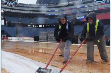 5 jours: les hommes travaillent dur, la patinoire ne se construit pas d'elle-même. #WinterClassic ...