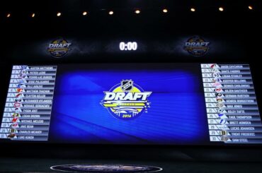 1 en bas, 6 pour aller. #NHLDraft Les rounds 2-7 commencent à 10h aujourd'hui. Tout sur @NHLNetwork ....