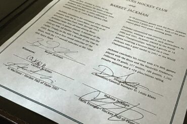 Barret Jackman, un vétéran de 14 ans de la LNH, prend sa retraite comme bleu de St. Louis. #stlblues (: @st ...