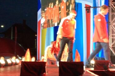 Toujours faire des amis, hein @aleksandrovechkinofficial? # WCH2016 ...