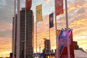 Ciel dégagé pour le match de nuit au @scotiabank Fan Village. # WCH2016 ...