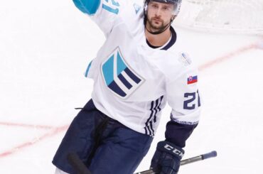Trois buts à ses deux derniers matchs. @ tomastatar_21 est toujours en feu. # WCH2016 ...