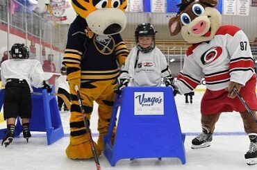 Je me souviens de mon premier patin. #HockeyvilleUSA ...