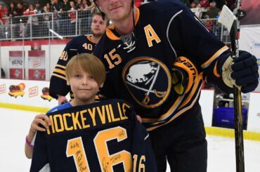Ce maillot est un gardien. #HockeyvilleUSA ...