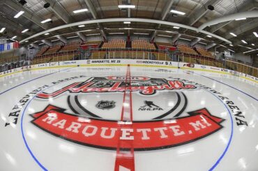 Quelque chose à propos de la glace de centre. #HockeyvilleUSA ...
