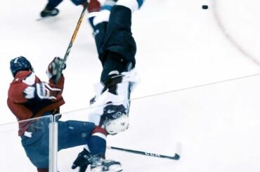 Le hockey bat son plein et nous adorons ça. #SlowMoMonday ....