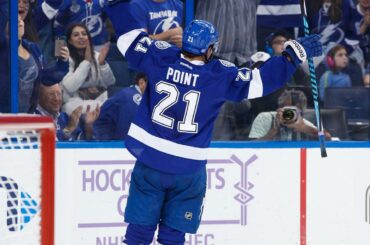 J'ai une autre rondelle pour la collection. #NHLFirsts ...