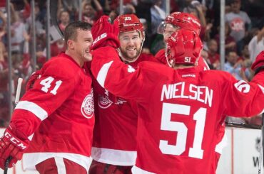 Mike Green sait comment organiser un match d'ouverture à domicile. # Farewell2TheJoe ...