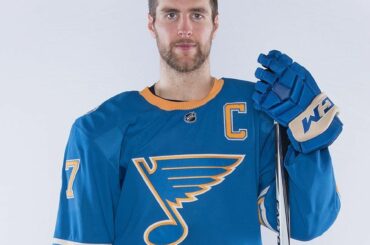 Une reconstitution de leur look inaugural de la saison 1967-1968, les @stlouisblues ...