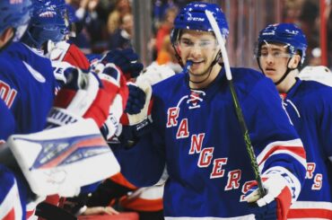 Le nouveau mec, Puempel, semble apprécier le @officialdiscover #ThanksgivingShow ...