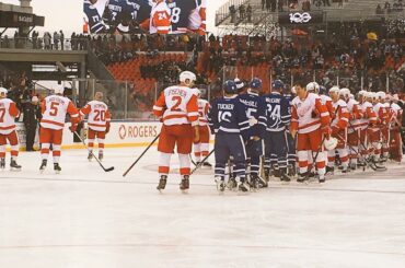Bon jeu. Bon jeu. Nous l'avons toujours. Bon jeu. #CentennialClassic # NHL100 ...