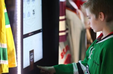 Je passe à l'histoire du hockey. # NHL100 ...