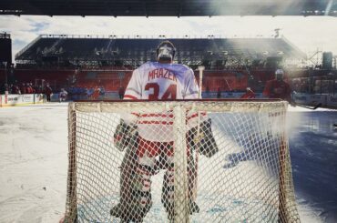 Sun est sorti, le gardien est sorti. #CentennialClassic # NHL100 ...