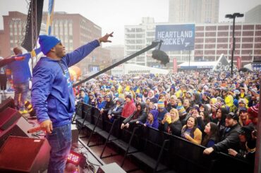 Selon @derrtymo, c'est ici que la fête a lieu. #WinterClassic ...