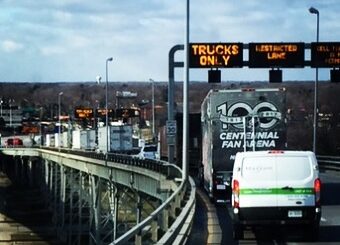La fan Arena du centenaire de la LNH se trouve sur la route de l'Arizona. Les @ArizonaCoyotes vont ...