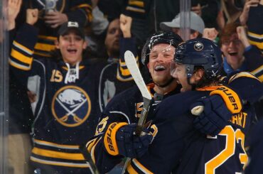 #HockeyHugs et les mains en l'air ....