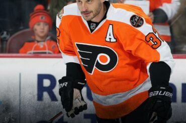 Une échéance chargée #NHLTrade pour Mark Streit, qui termine la journée en tant que membre de la ...