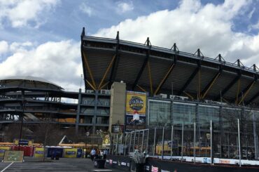 Météo idéale pour un peu de hockey-balle.

Rendez-vous au PreGame aujourd'hui et demain ...