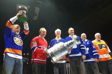 Il y a plus d'une paire de coupes entre ces légendes. # NHL100 #StanleyCup ...