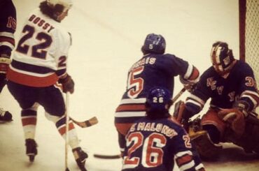 Une dernière fois au Colisée. Ce sont les @NYRangers vs @NYIslanders. Allons-nous avoir ...