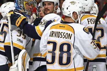 Lorsque vous obtenez un jeu blanc dans les séries éliminatoires #StanleyCup, tout le monde veut participer au #Ho ...