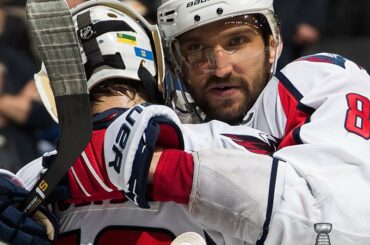 N'oublie jamais d'embrasser ton gardien. #HockeyHugs #StanleyCup ...