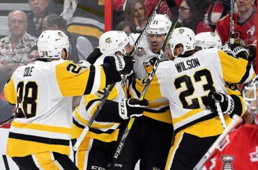 Premier jeu de #HockeyHugs avec la permission de @ e.malkin71geno. #Coupe Stanley...