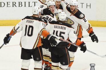 #HockeyHugs pour tout le monde! #Coupe Stanley...