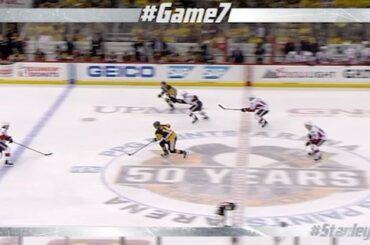 Chris Kunitz met la foule sur pied.
20 secondes plus tard, Mark Stone lie la ...