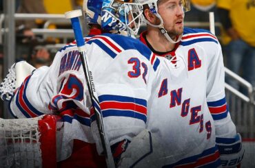 Les métiers volent maintenant. Les @nyrangers s'emparent du 7ème choix général avec Raanta ...