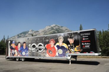 Encore un jour, Banff! Le dernier jour du week-end pour la Fan Arena # NHL100 à B ...