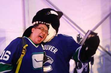 Les choses se gâtent à Shanghai. #NHLChinaGames ...