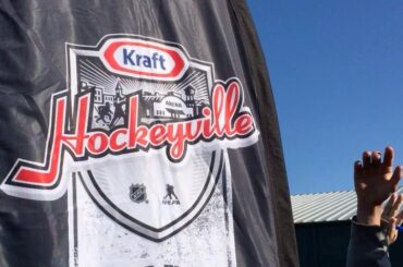 Bonjour de #HockeyvilleUSA!

Belle Vernon ne pourrait plus être PSYCHED f ...