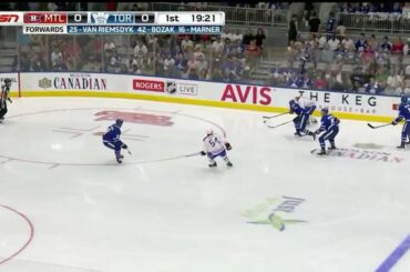 À en juger par la nuit dernière, @auston_matthews est prêt pour la saison. #LoveThisGam ...