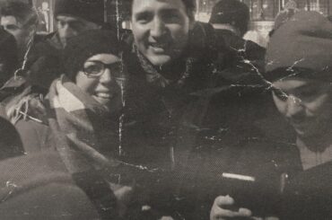 Toujours un homme du peuple, le premier ministre du Canada @justinpjtrudeau interagit ...