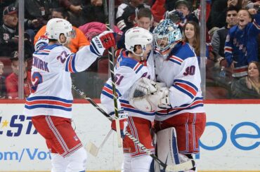Apportez les #HockeyHugs pour @ hank30nyr.

Il prend possession de 8 & # xfe0 ...