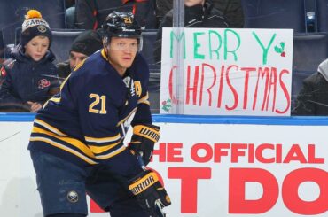 Tout le monde entre dans l'esprit. #HockeyHolidays ...