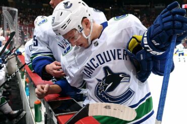 Lorsque vous essayez de vérifier discrètement les mises à jour de #NHLTradeDeadline au travail ......