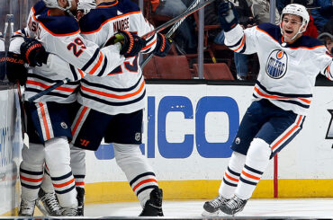 @rickardrakell a marqué deux fois dans les 21 dernières secondes du règlement, mais @ mcdavid9 ...